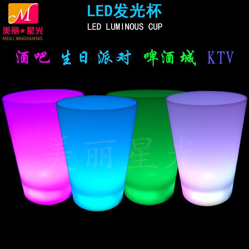 Fabricantes al por mayor Bar Suministros de ambiente Taza luminosa Bebida de cerveza Taza intermitente colorida Taza de plástico led