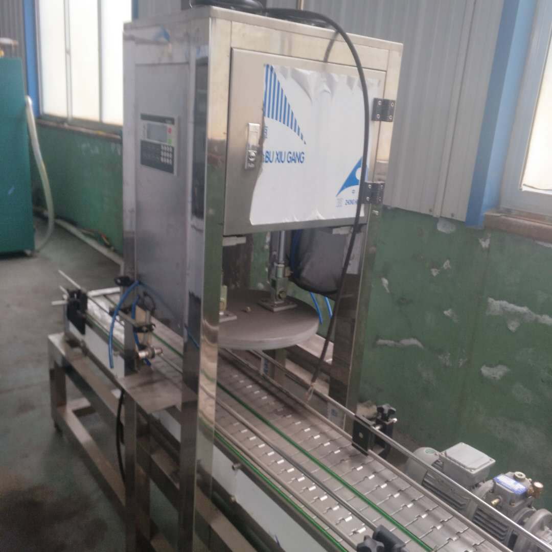 供应 中桶压盖机 润滑油塑料桶 防冻液桶 全自动封口机 品质保证