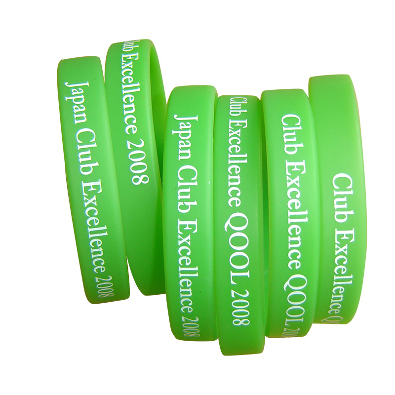 厂家直销 创意篮球运动凸字手腕带胶圈饰品硅胶手环