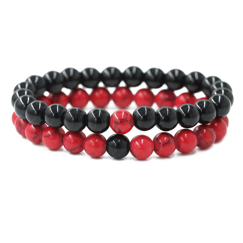 Pino rojo brillante piedra negra