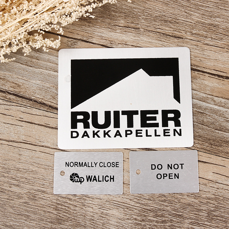 厂家生产金属标牌不锈钢腐蚀拉丝高光铝牌 商标logo贴 牌定 制