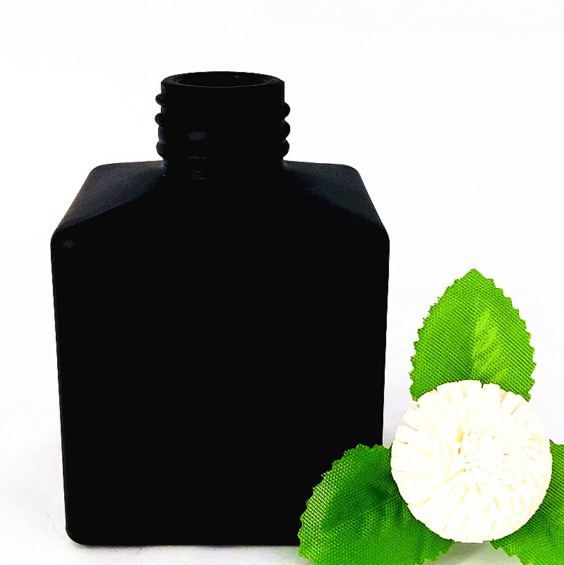150ml方香薰瓶藤条挥发玻璃瓶哑黑现货晶白料玻璃瓶方瓶