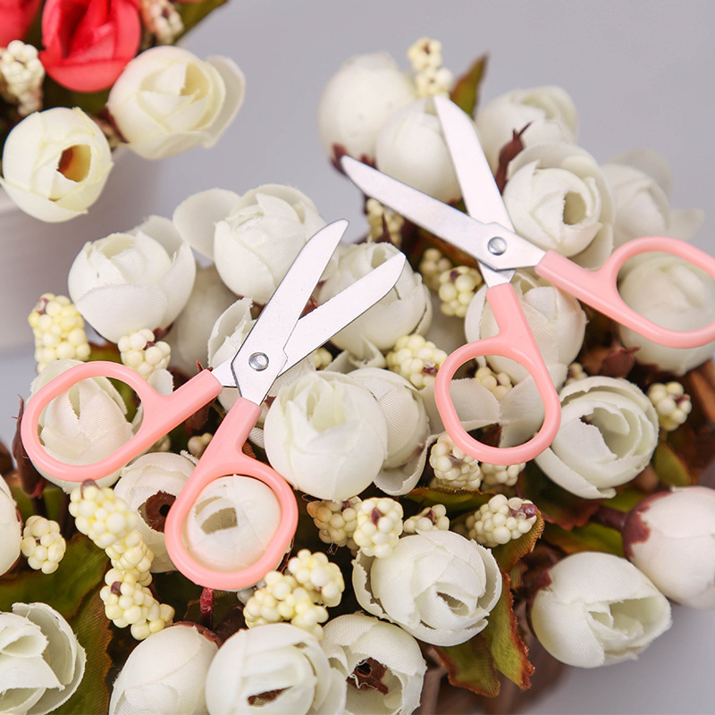 Tijeras pequeñas para niños al por mayor de la fábrica tijeras de corte de hilo tijeras para bebés tijeras pequeñas hechas a mano de seguridad de plástico recto para niños