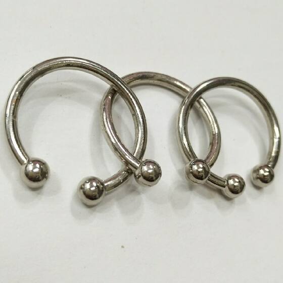 A large number of spot supply round metal jewelry pendant hat decorative buckle special Wholesale