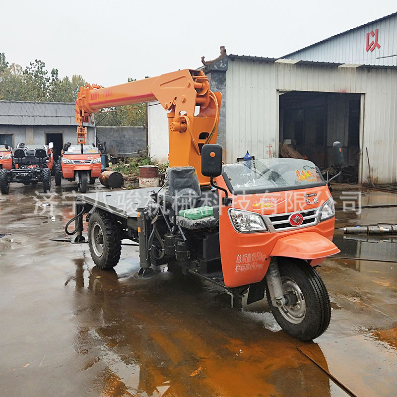三轮车随车吊厂家改装3吨5吨 三马车改装背树自备吊四轮