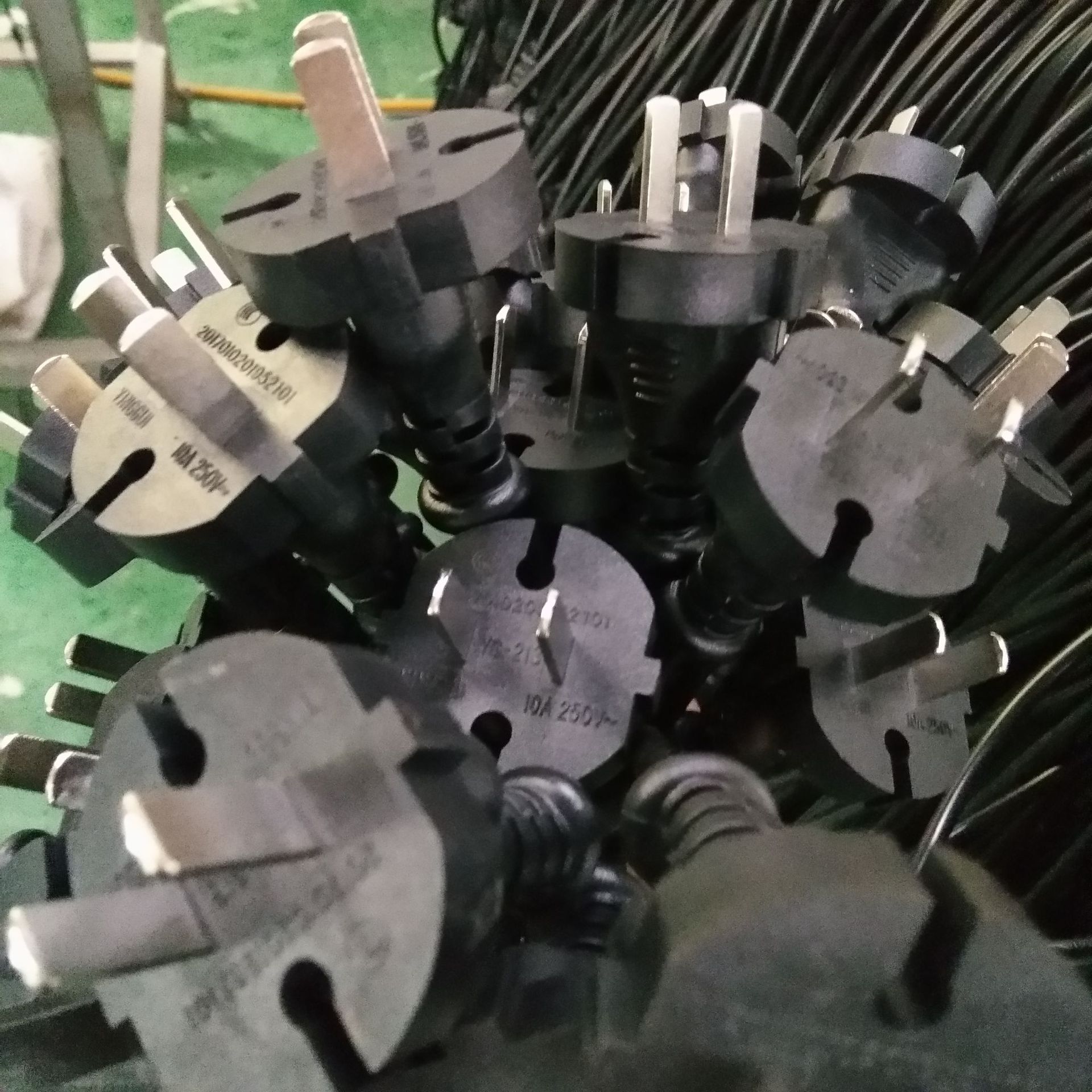 广东直销供电工头国内二插10a电磁炉0.5/2csr尾卡上锡打端子插头