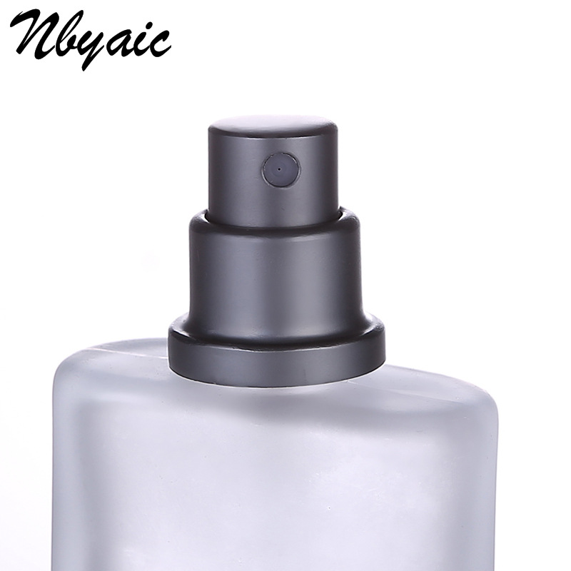 En stock suministro B002-50ML botella de vidrio esmerilado botella de spray de perfume sub-botella gris cubierta de aluminio electroquímico