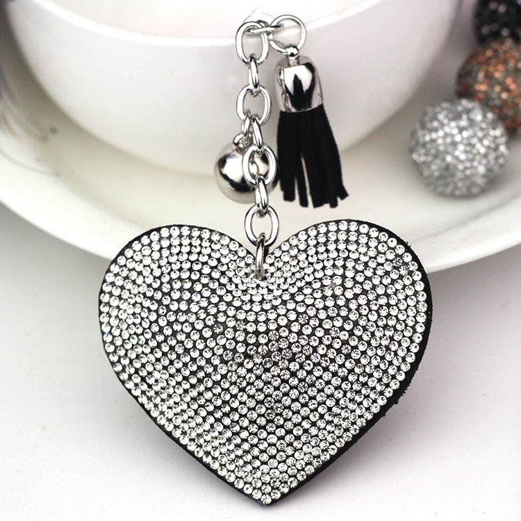 Estilo explosivo transfronterizo pequeño corazón de melocotón fragante llavero de cuero de diamantes calientes amor borla bolso colgante franela llave de diamantes