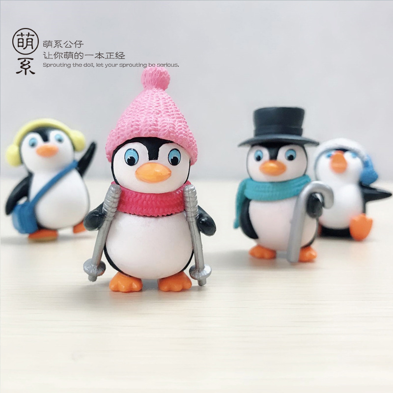 PVC de dibujos animados de esquí pingüino animal muñeca DIY llavero colgante micro paisaje decoración juguete al por mayor