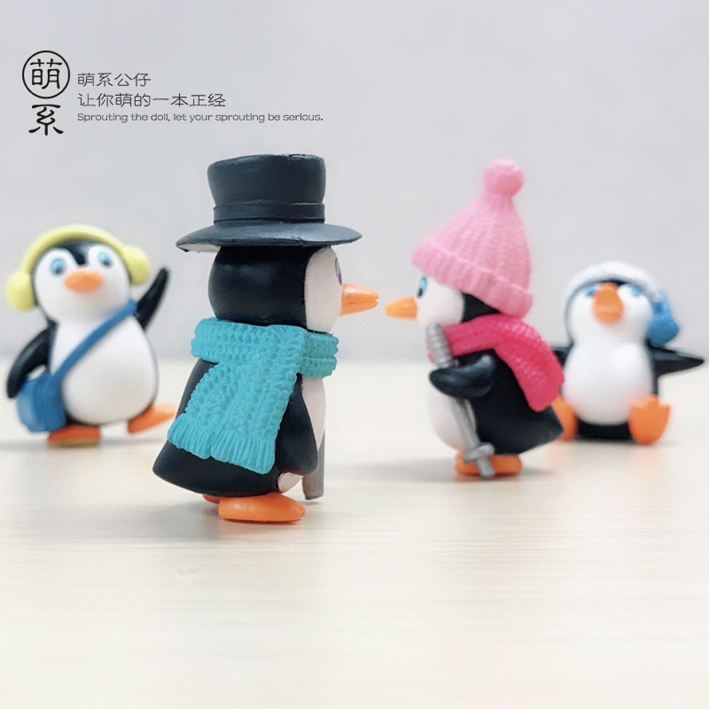 PVC de dibujos animados de esquí pingüino animal muñeca DIY llavero colgante micro paisaje decoración juguete al por mayor