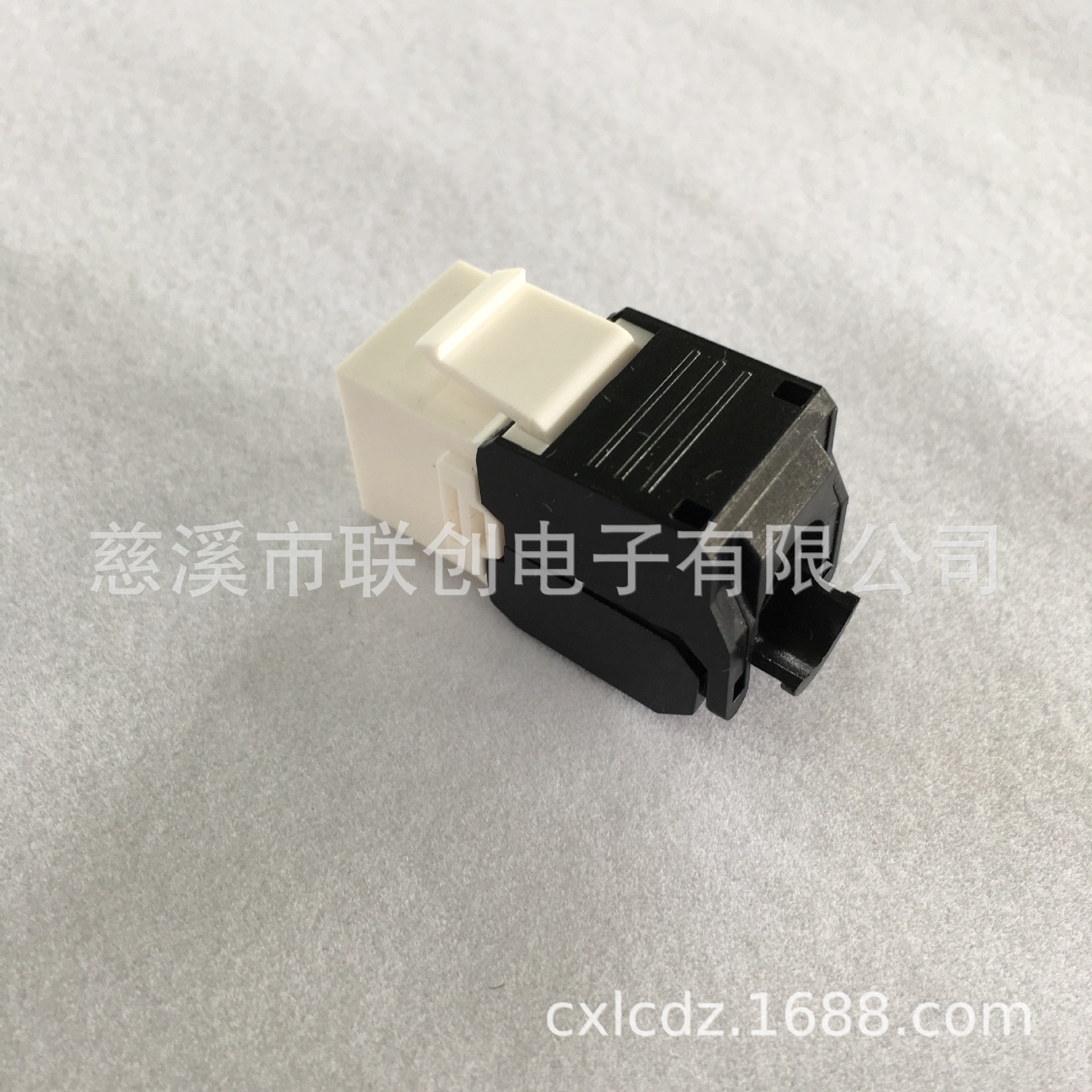 六类非屏蔽免工具式模块