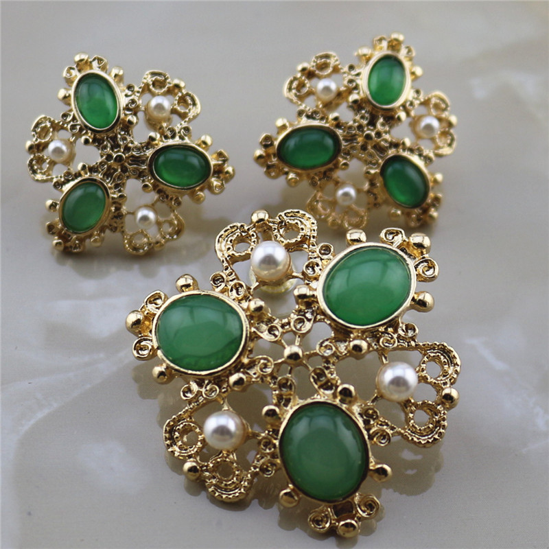 Set spilla vintage smeraldo e perla con orecchini a lobo_voghion.com