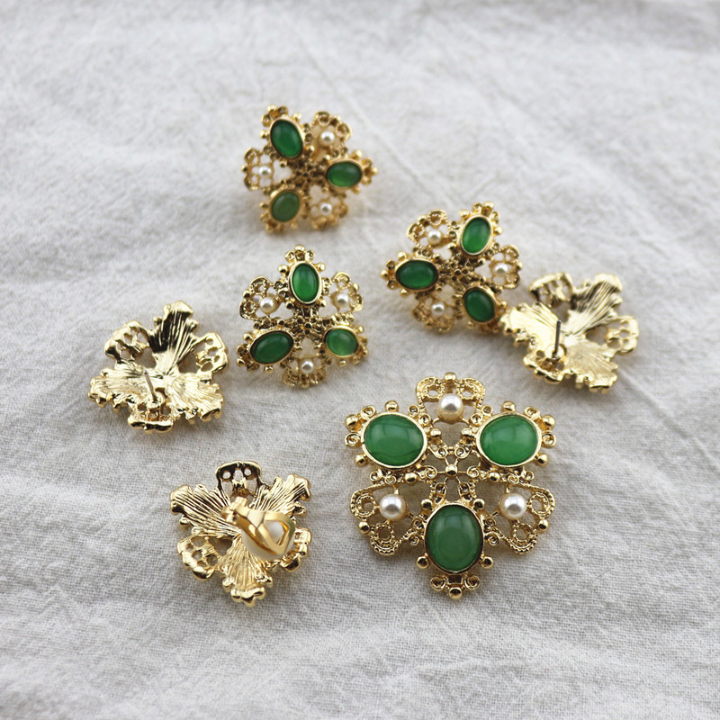 Set spilla vintage smeraldo e perla con orecchini a lobo_voghion.com
