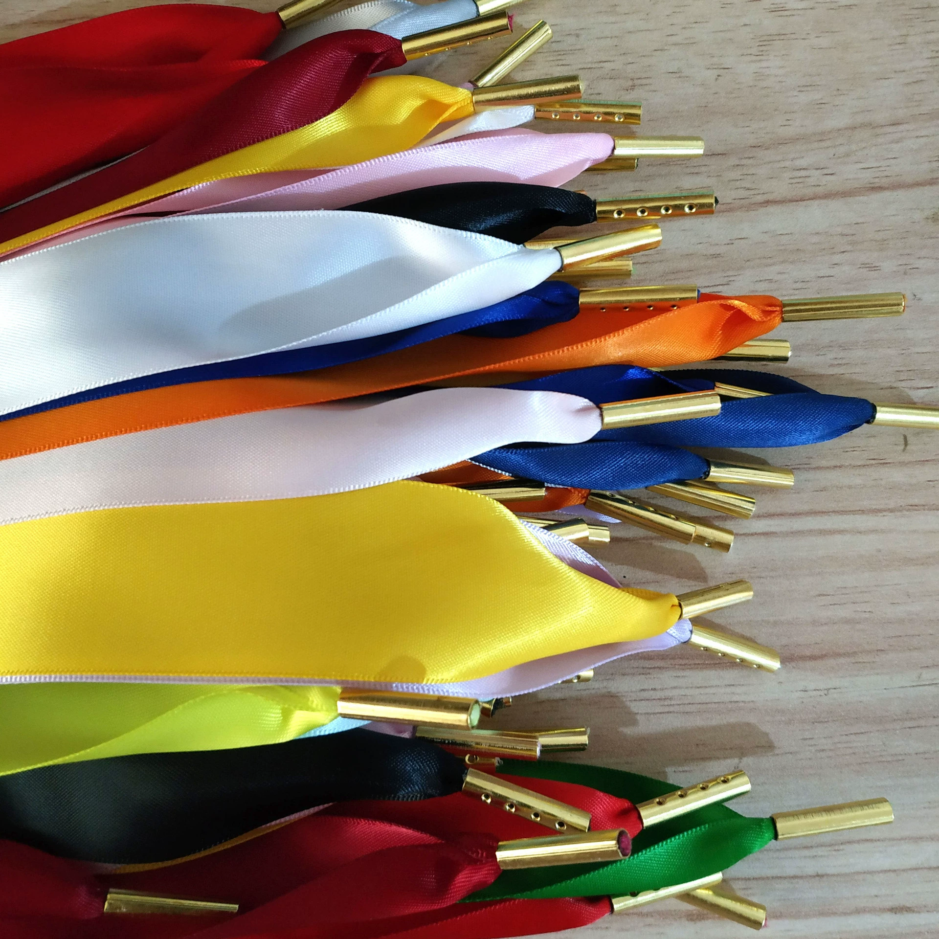 Двусторонние шнурки из шелковой ленты с большим бантом Черно-белые шнурки шириной 3,2 см Золотая металлическая головка