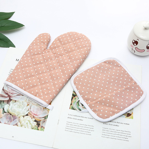 New cotton and linen polka dot gloves and mats two-piece set kitchen microwave oven high temperature resistant gloves insulation pads wholesale