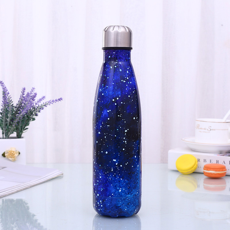 Fábrica directa lote creativo cielo estrellado Coke botella taza deportes al aire libre portátil termo de acero inoxidable taza de agua regalo al por mayor