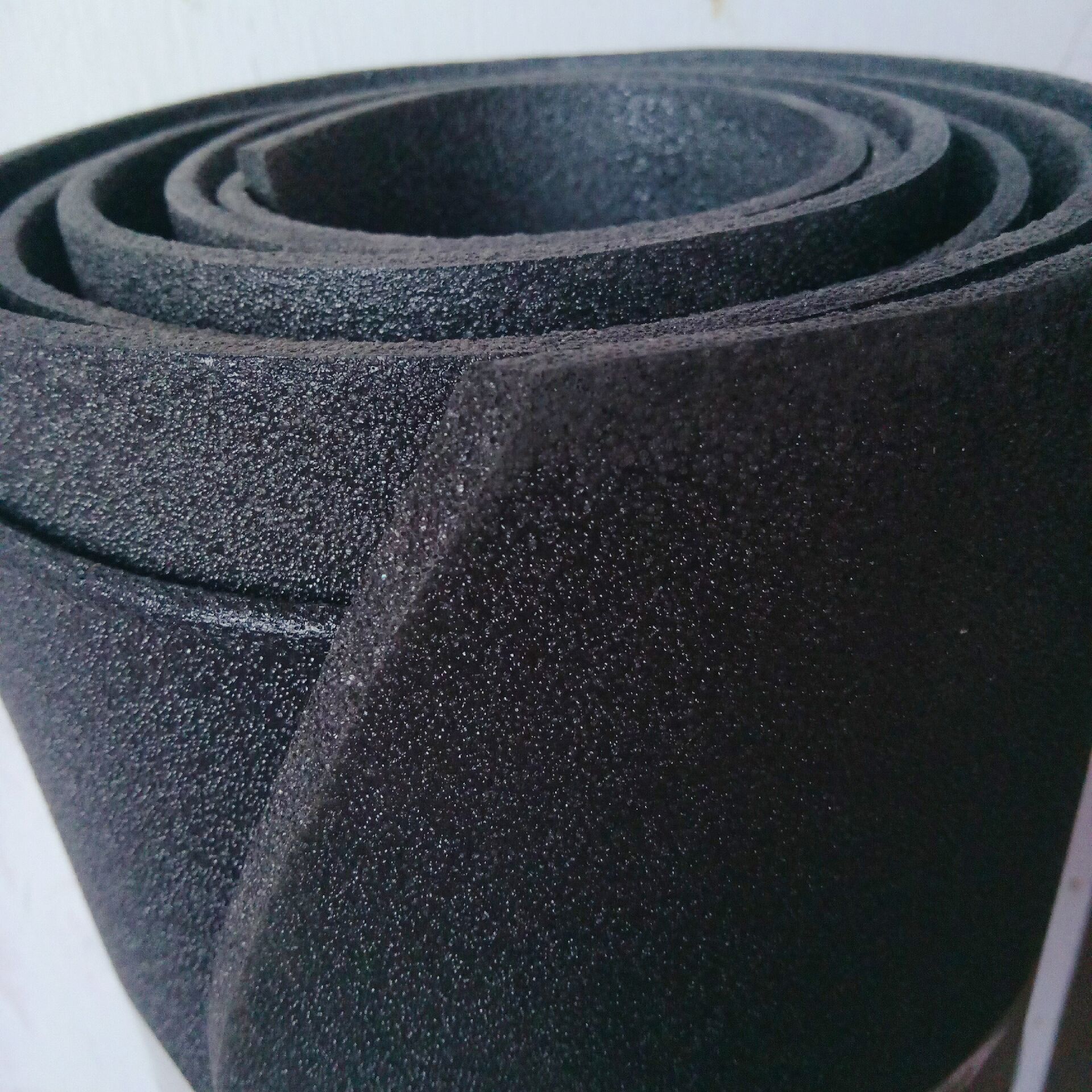 保温隔热PE贴合泡棉IXPE卷料防潮黑色AEPE泡棉隔音阻燃背胶PE胶棉