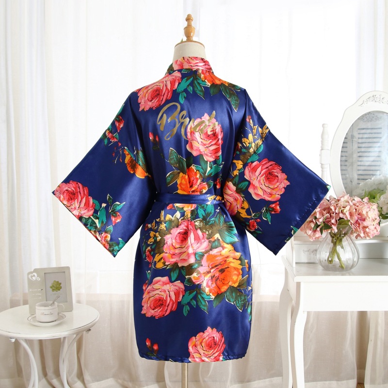 Camisón de la boda dorado peonía pintado a mano de seda artificial Novia vestido de maquillaje de la boda Vestido de la mañana comercio exterior