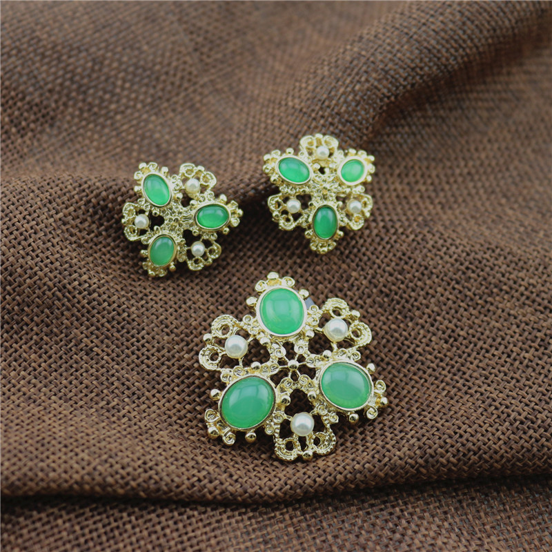 Set spilla vintage smeraldo e perla con orecchini a lobo_voghion.com