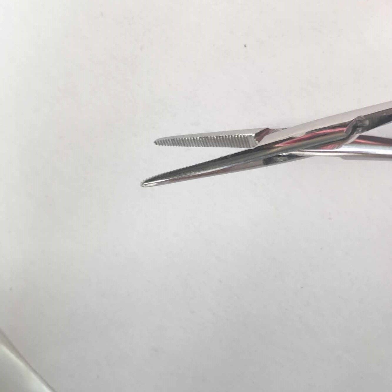 Suministro de acero inoxidable hemostato mascotas suministros gran tamaño pequeño codo recto pelo tirando alicates punta boca tipo mosquito hemostato