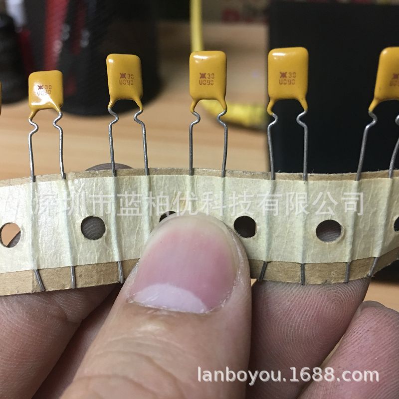 RUE090 PPTC可自恢复保险丝 900MA 0.9A 30V X30/U090 RUEF090