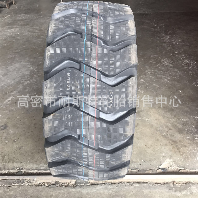 小型装载机轮胎20.5-16 20.5/70-16 14/90-16 16/70-20铲车轮胎
