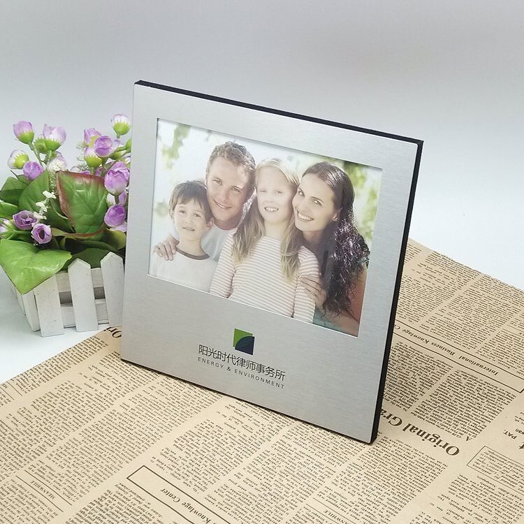 Source Manufacturer Modern Fashion Minimalist Photo Frame Advertising Frameless Silver Rectangular Metal Display Stand Source Manufacturer Modern Fashion Minimalist Photo Frame Advertising Frameless Silver Rectangular Metal Display Stand