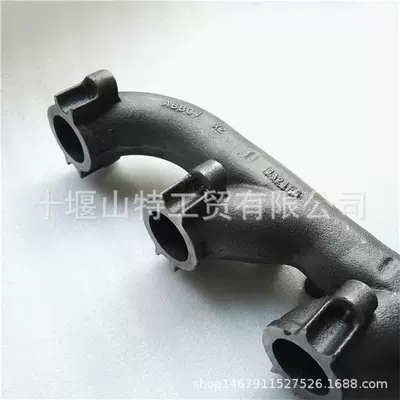 Exhaust manifold excavator exhaust