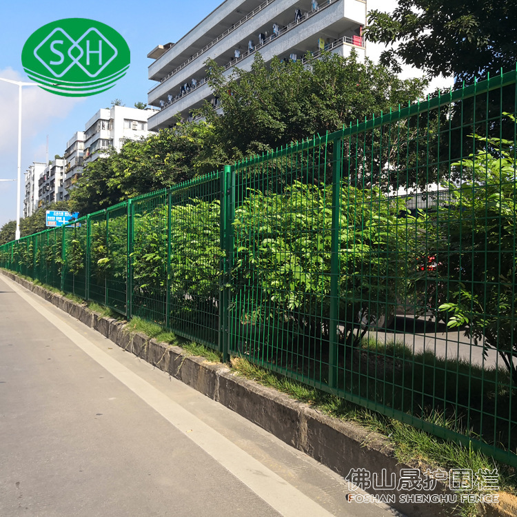 Green belt barbed wire fence fence road intermediate fence fence fence manufacturer