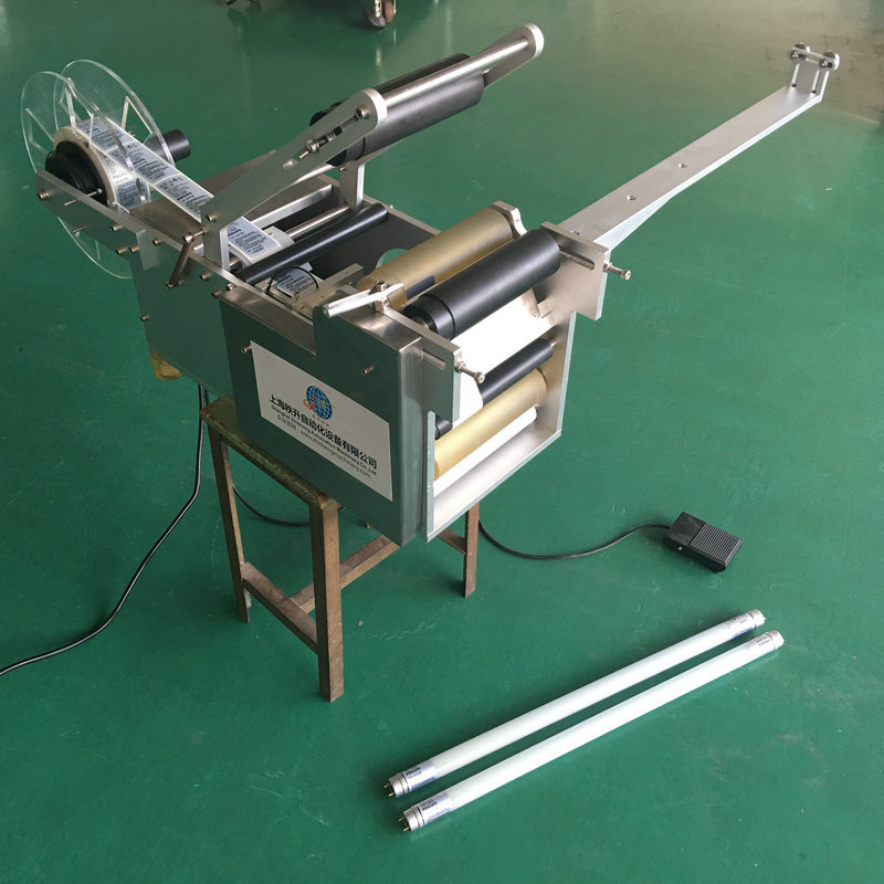 灯管贴标签机 圆瓶贴标机 定位半自动贴标签机 半自动贴标机