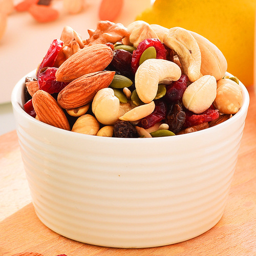 Mix Nuts Everyday Snowflake Crisp & Raisin Candy 45 Bags * 250g, Buy 2 for 1 Box