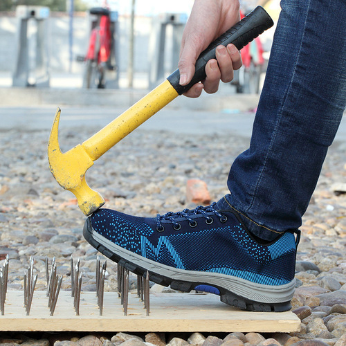 Manufacturers supply anti-smash and puncture-proof labor protection shoes, breathable fly-woven mesh safety shoes, new cross-border protective shoes