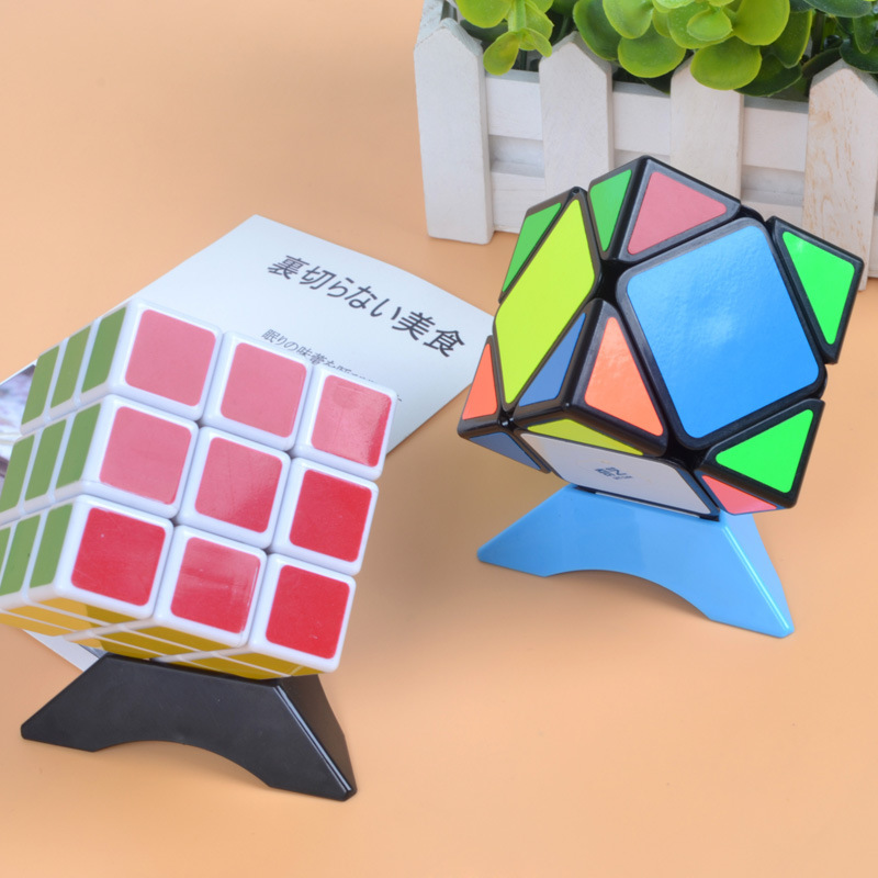 【ルービックキューブカラーベース】三角形展示スタンド玩具セット|undefined