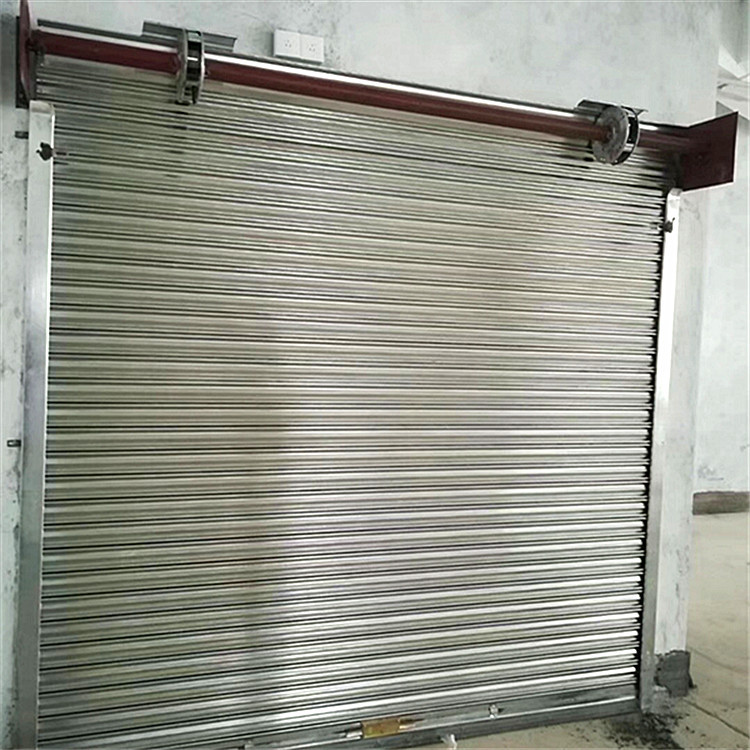 Galvanized roll gate