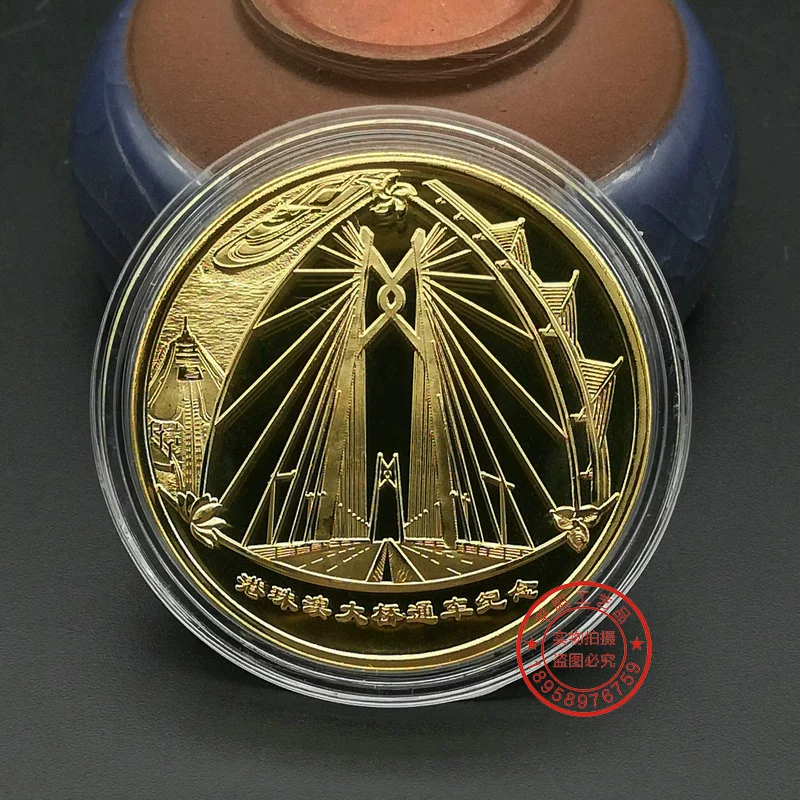 Памятная монета моста Гонконг-Чжухай-Макао Единая Памятная медаль моста Гонконг-Чжухай-Макао Позолоченный посеребренный банк Страхование Небольшой подарок