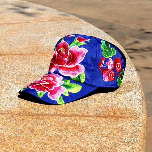 Manufacturer wholesale Yunnan ethnic style embroidered baseball caps, empty top sun hats, sunshade embroidery travel hats factory