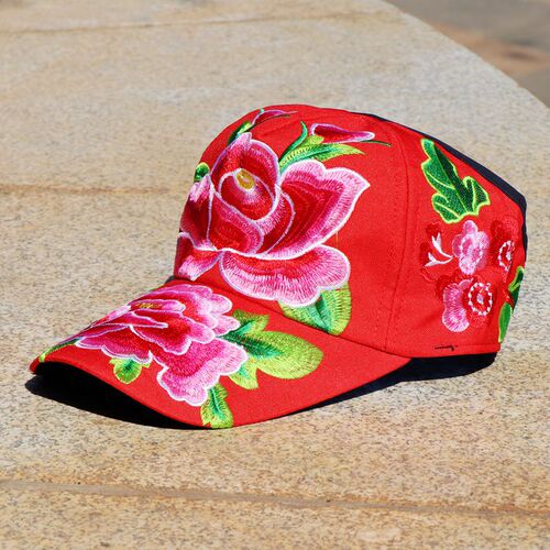 Manufacturer wholesale Yunnan ethnic style embroidered baseball caps, empty top sun hats, sunshade embroidery travel hats factory