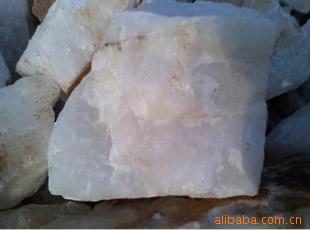 供应白硅石白矿石白色石子碎石颗粒多种规格