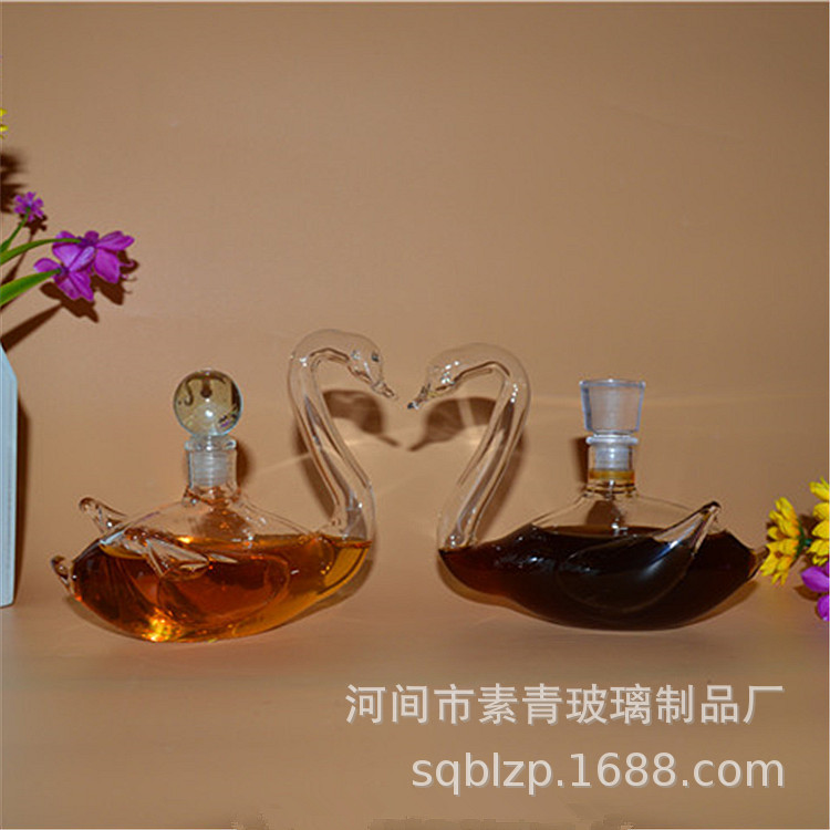 高硼硅玻璃工艺酒瓶 100mL透明天鹅形状红酒瓶水晶盖密封