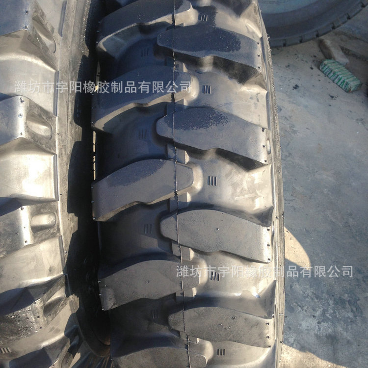 轮式挖掘机人字花纹10.00-20工程机械轮胎 挖掘机轮胎