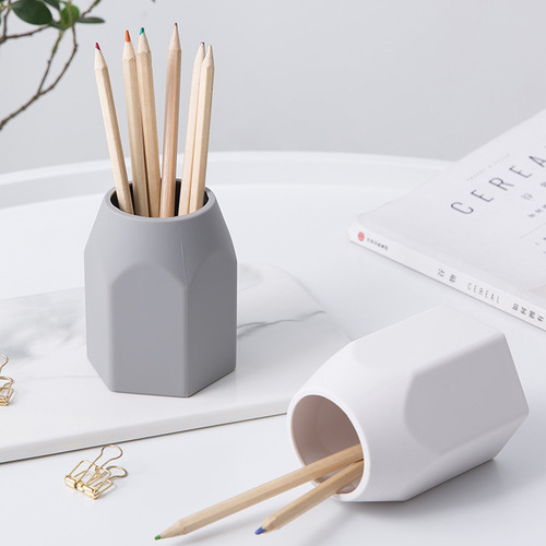 Creative pen holder storage box student desktop office pen holder silicone simple Nordic personalized makeup pen storage box