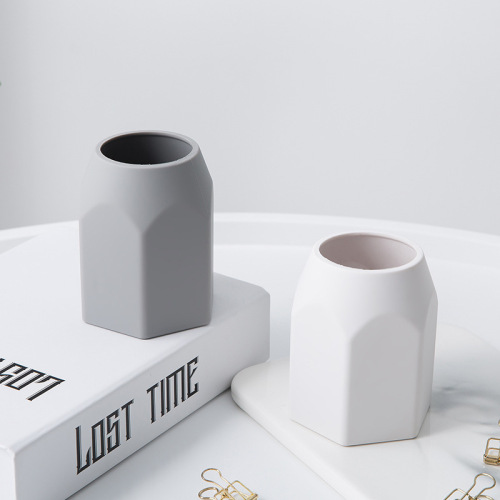 Creative pen holder storage box student desktop office pen holder silicone simple Nordic personalized makeup pen storage box