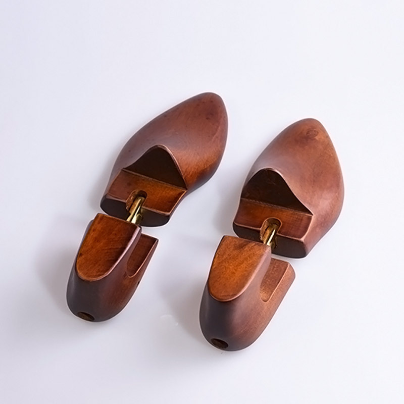 Venta directa de fábrica de alargadores de zapatos de madera de pino de Nueva Zelanda, alargadores de zapatos de madera expandibles y moldeables con LOGO láser disponible.