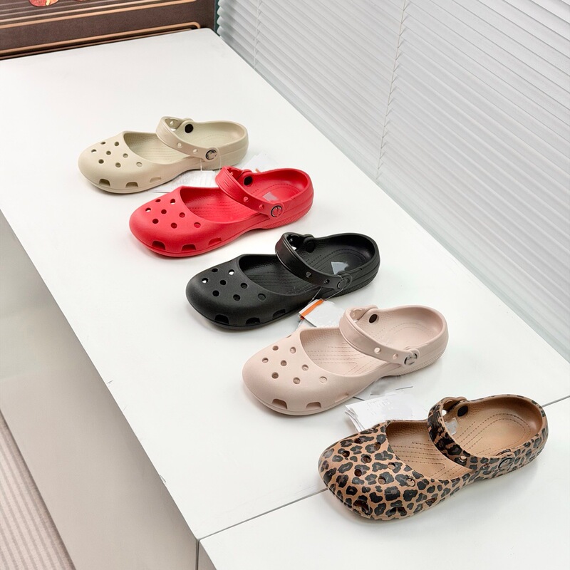 2026 New Model Dongguan Flat-Soled Perforated Shoes Without Decorative Flowers, Summer Outdoor Hollow Slip-On Beach Sandals for Women