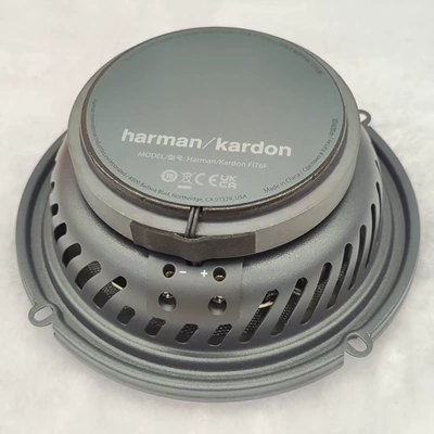 Car horn/tweeter coaxial car speaker is in