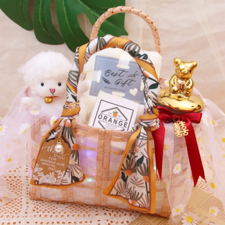 756g Weight Open Closure Type Double Handle Strap Type Handbag Bags Type Holiday, Travel Occasion PVC Material Plaid Pattern All Seasons Season Women's Gender Cute, Vacation Style Square Shape Large Size Women's Cute Vacation Plaid PVC Shopping Bags 4