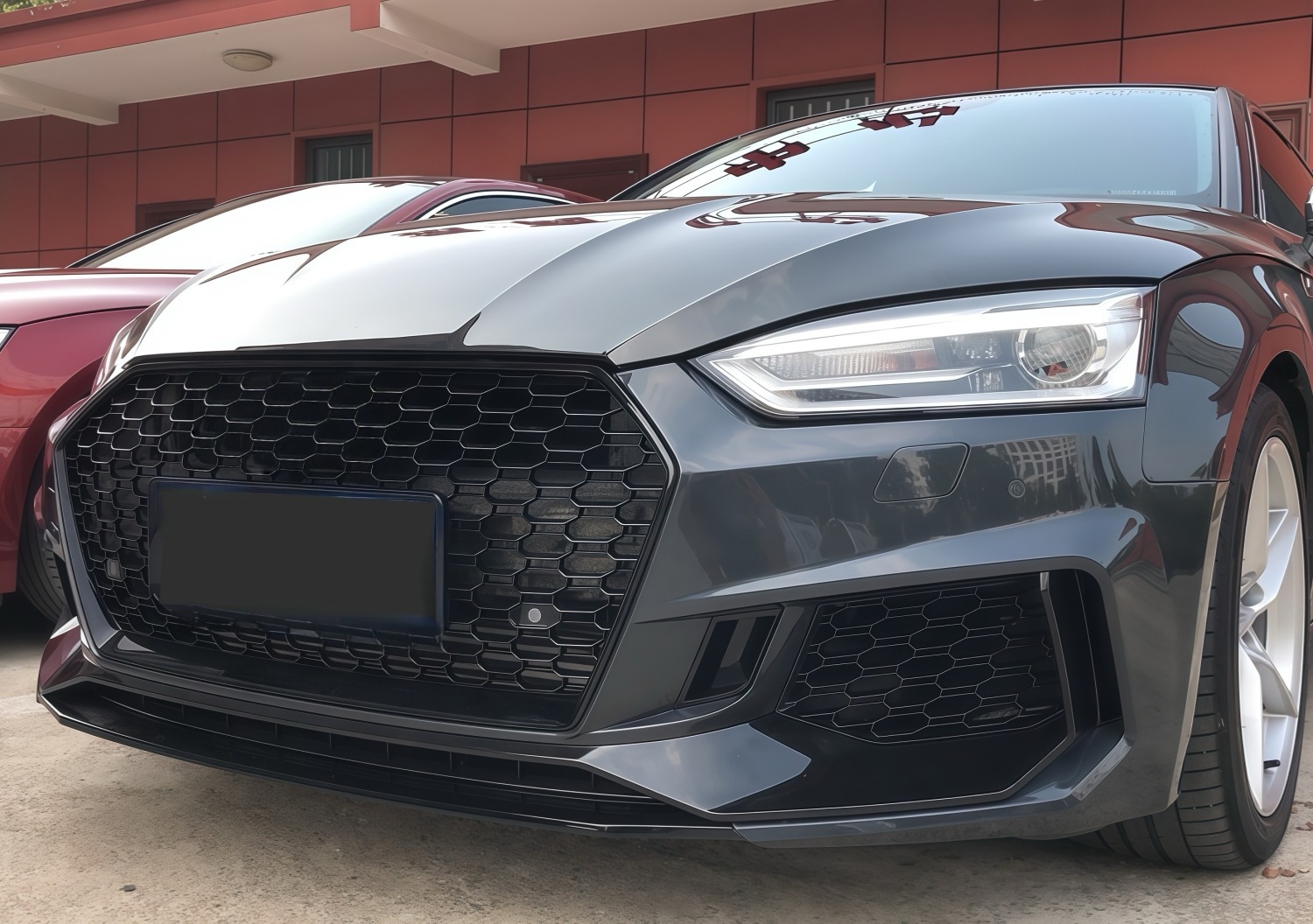 Suitable for Audi A5 models from 2017-2020, this is an RS5-style front bumper upgrade kit, including the front grille