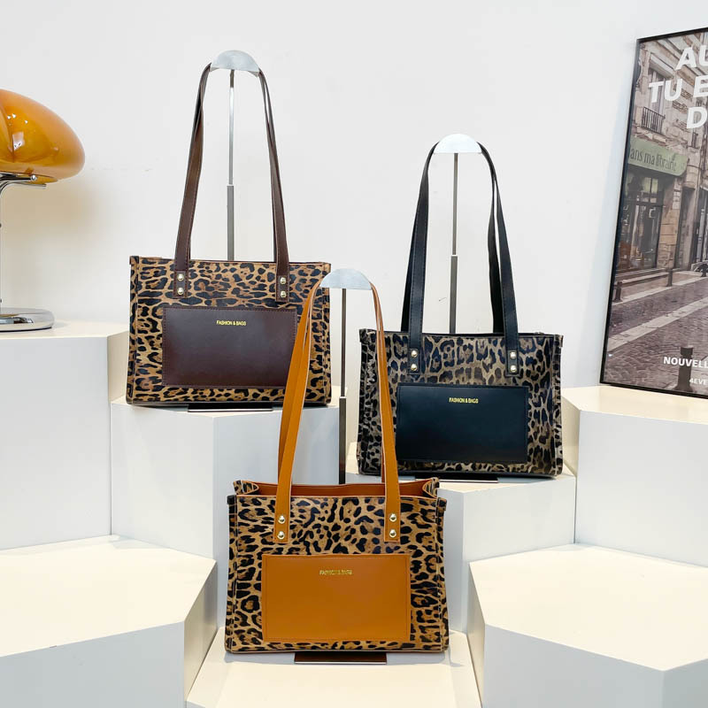 Bolsa de mano de moda retrógrada para mujeres, nuevo tipo de viaje al trabajo, bolso de hombro de impresión de leopardo de gran capacidad, bolso de mujer de empalme 2024