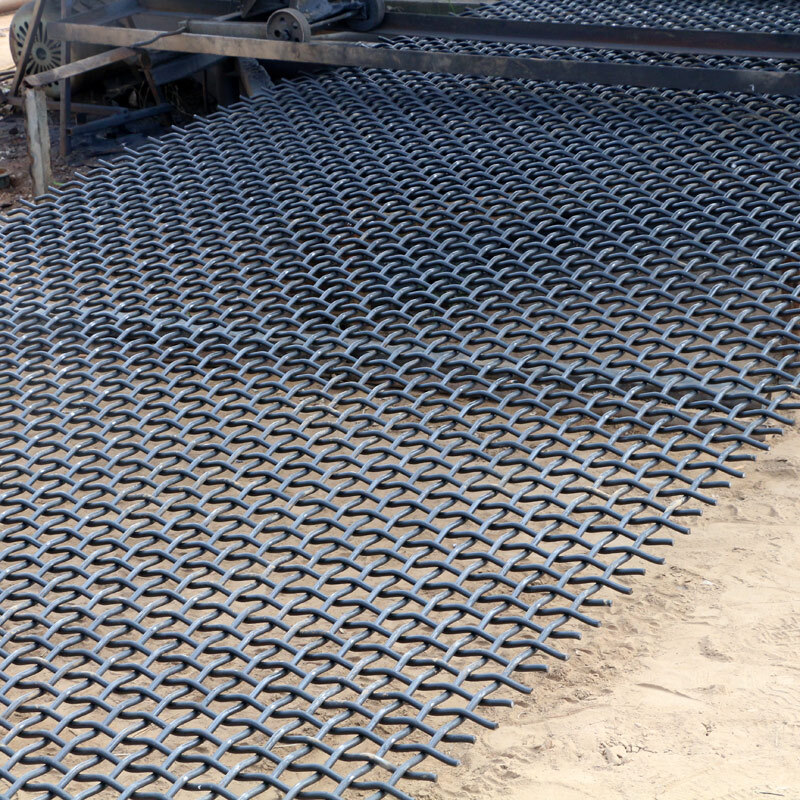 锰钢筛网抗磨效果好，编织整齐，网孔均匀