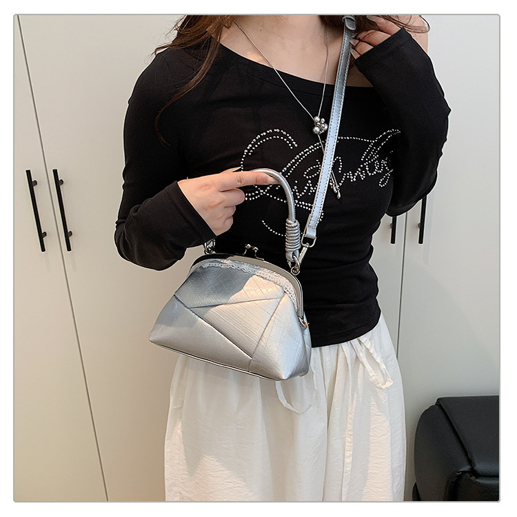 Fashionable and unique flap shell bag 2025 new style, versatile commuter shoulder bag, versatile handbag, stylish crossbody bag undefined